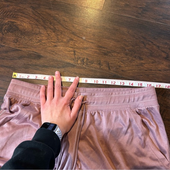 [Under Armour] Mauve Pink Capri Sweat Pants - Picture 3 of 8